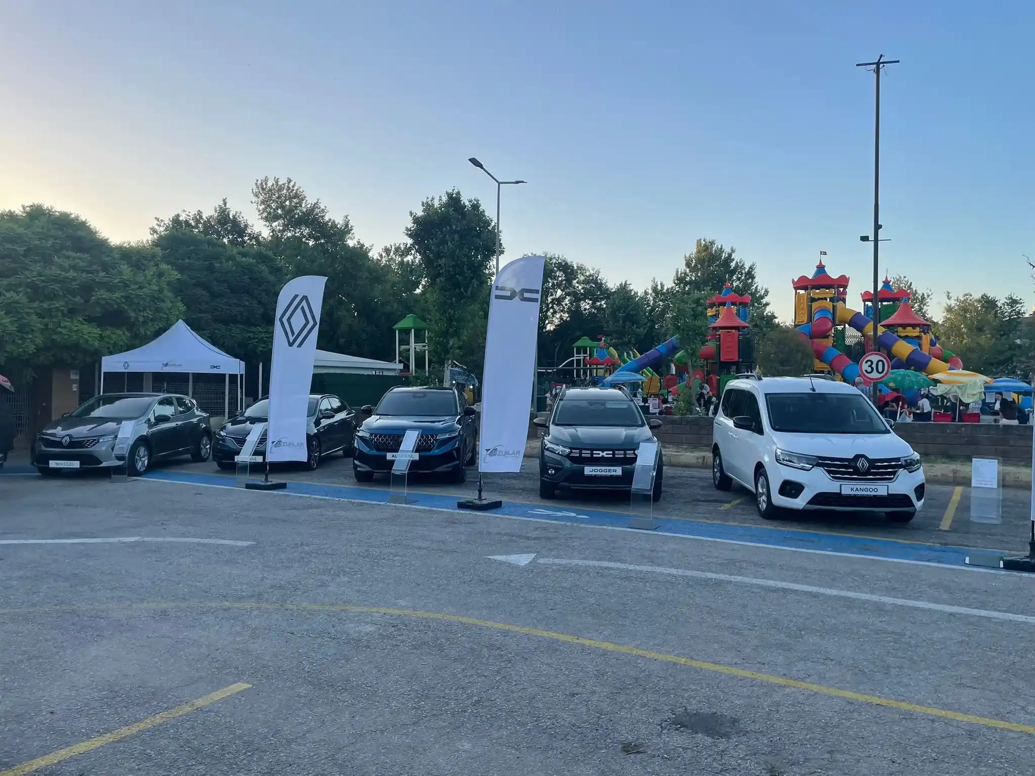 Otomobil Markaları Yelken Bayrağı-14